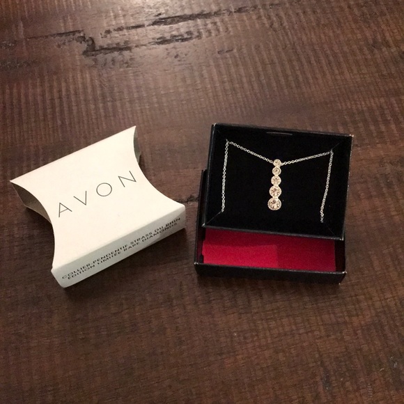 ‼️LAST DAY‼️NIB~Avon Rare Diamonds Necklace - Picture 3 of 8
